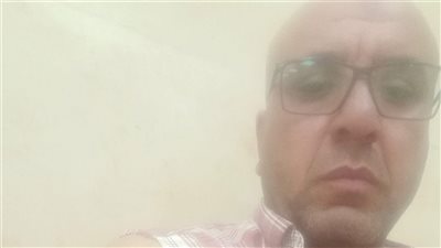 طالب يعتدي على مدرس بالقليوبية ويمزق ملابسه.. وولي أمر ينهال بالضرب والسب على آخر بالمحلة.. نقابة المعلمين تساند والوزير يفصل الطالب