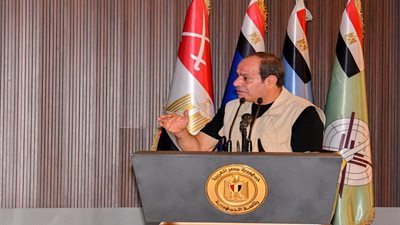 السيسي: شباب مصر هم الأمل وعملية تطوير البرامج التدريبية بالأكاديمية العسكرية مستمرة
