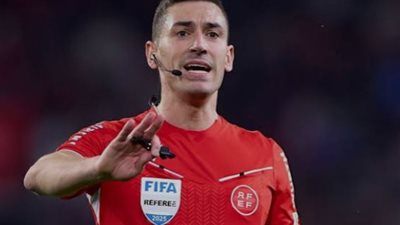 ريال مدريد اتهمه بالفساد، من هو الإسباني أليخاندرو مونيز حكم قمة الأهلي والزمالك؟ 