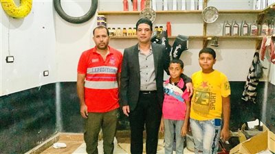 نائب محافظ سوهاج يستجيب لمناشدة الطفل عبد الله ويسدد إيجار محل والده لعام كامل