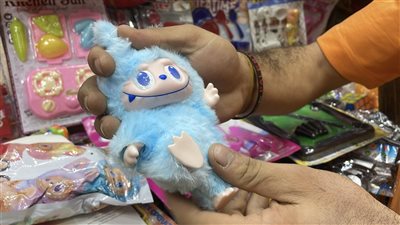 لابوبو الأكثر رواجا، أسعار ألعاب الأطفال في حارة اليهود ( فيديو وصور )