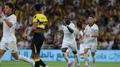 رونالدو وماني يقودان النصر للتقدم على الاتحاد بثنائية في الشوط الأول 