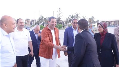  محافظ دمياط يشهد عروض الأزياء والفنون الشعبية بالحديقة المركزية (صور)