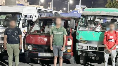 ضبط قائدي 4 سيارات ميكروباص بدون لوحات معدنية في الإسكندرية