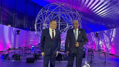 روسيا تمنح وزير الكهرباء نوط الامتياز لدوره في تعزيز التعاون بالطاقة النووية 