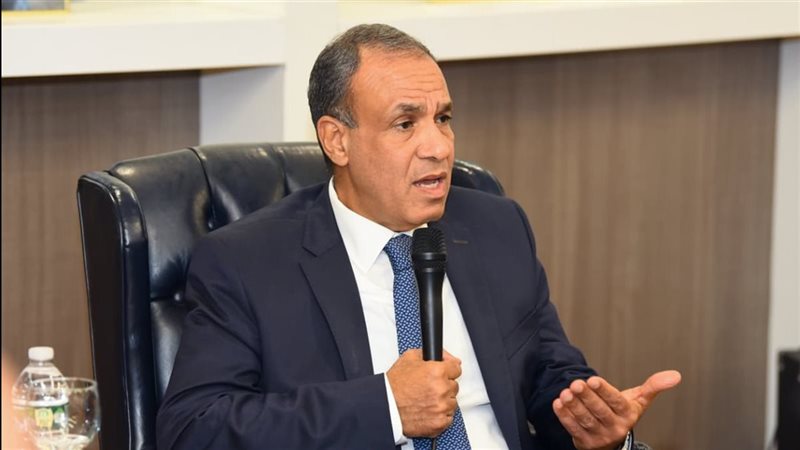 الدكتور بدر عبد العاطى