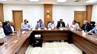 الإسكان تناقش الموقف التنفيذي لملفات تقنين الأراضي بالعبور الجديدة