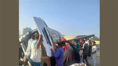 اللحظات الأولى لحادث انقلاب مروع لميكروباص الخطاطبة وإصابة 12 فتاة (فيديو) 