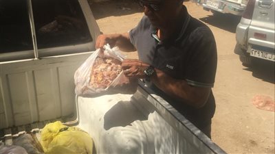 ضبط 200 كيلو مجزئات دجاج ولحوم فاسدة داخل مطعم بالإسماعيلية