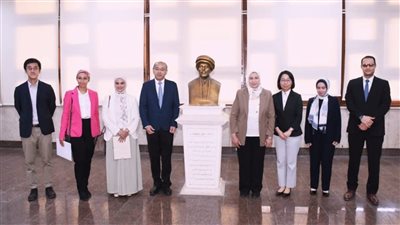 نائب رئيس جامعة طوكيو يلقي محاضرة عن دور الذكاء الاصطناعي بألسن عين شمس