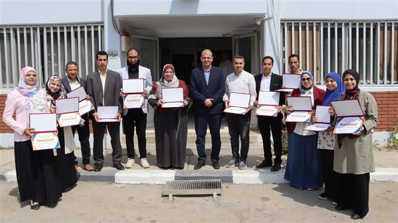 المكرمون، فيتو