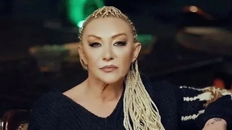 المغنية التركية الشهيرة