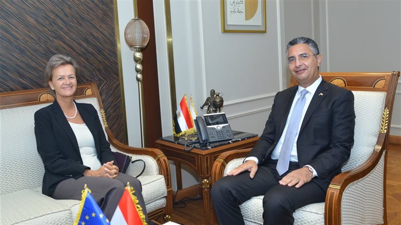 وزير التموين يستقبل