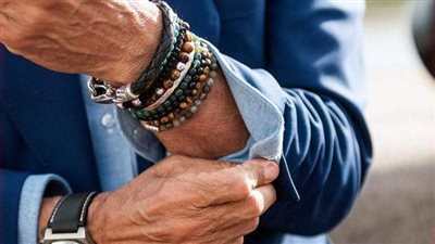 ما حكم الشرع في ارتداء الرجال للأساور؟ أمين الفتوى يجيب