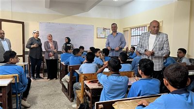 وكيل تعليم الدقهلية يتابع الالتزام بالحضور وتفعيل الأنشطة التربوية بالمدارس