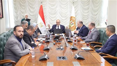 محمد جبران يشهد تسليم 700 عقد عمل معظمهم لذوي الهمم في 26 محافظة 