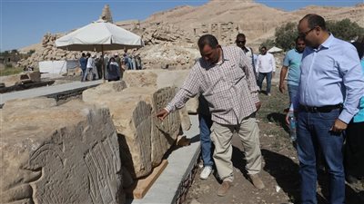 أمين المجلس الأعلى للآثار يتفقد أعمال ترميم الصرح الأول لمعبد الرامسيوم ومقبرة تحتمس الثاني 