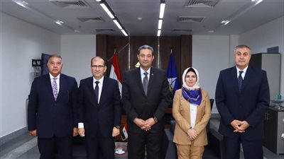 محافظ دمياط يناقش تنفيذ مشروع منصة هارماتان وخط نقل الغاز