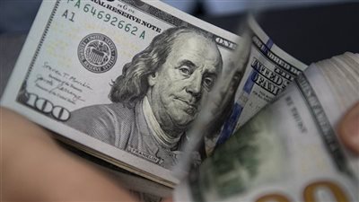 الدولار يتجه لأكبر خسارة أسبوعية في 4 أشهر مع توقعات بخفض الفائدة