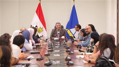 محافظ دمياط يلتقي طلاب الجامعة الفرنسية لبحث تطوير الفراغات العامة والمناطق الاثرية