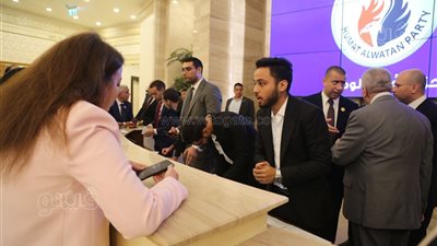 توافد أعضاء وقيادات 