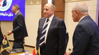 أبرز المعلومات عن الفريق محمد عباس حلمي الفائز برئاسة حزب حماة الوطن (صور)