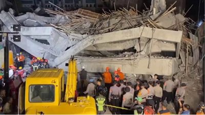 مصرع وإصابة العشرات في انهيار مدرسة إسلامية داخلية بإندونيسيا (فيديو) 