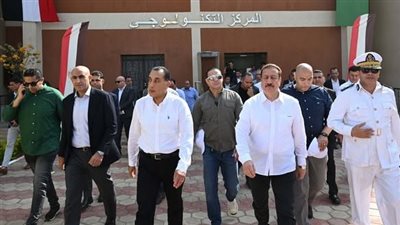 رئيس الوزراء يتفقد مجمع خدمات المواطنين 