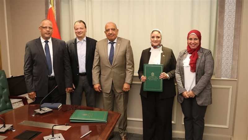 توقيع عقود مشروع
