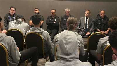 سفير مصر في تشيلي يحفز لاعبي منتخب الشباب قبل مواجهة نيوزيلندا بالمونديال 