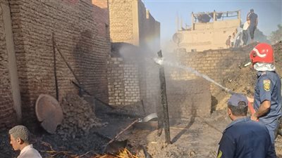 السيطرة على حريق بعدد من الأحواش بمركز جهينة في سوهاج 