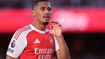 أرقام ومسيرة ويليام ساليبا بعد تجديد عقده مع آرسنال الإنجليزي 