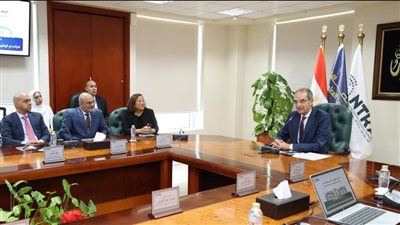 وزير الاتصالات يشهد توقيع تراخيص تقديم خدمات 