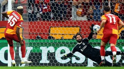 أوسيمين يقود جالطة سراي لضرب أياكس بثلاثية في دوري أبطال أوروبا