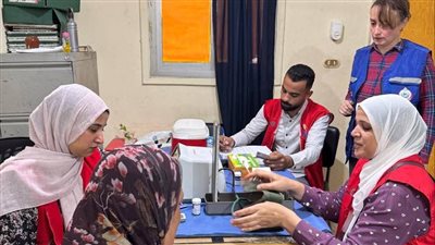 توقيع الكشف الطبي بالمجان على العاملين بالمديريات الخدمية بالإسماعيلية (صور) 