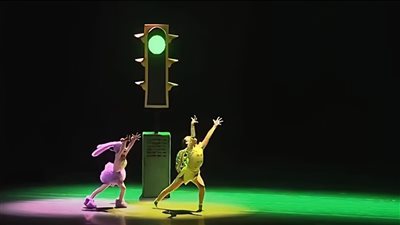 أطفال صينيون يكتسحون الترند بعرض راقص ينتقد نظام التعليم بمحاكاة لـ“الأرنب والسلحفاة” (فيديو)