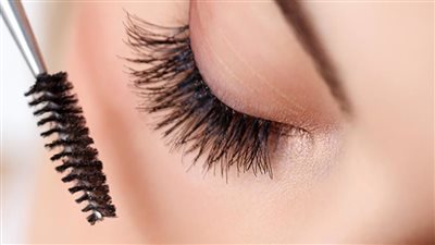 بمكونات طبيعية، خطوات الحصول على رموش جميلة