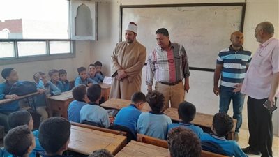 رئيس المنطقة الأزهرية بالإسكندرية يتابع انتظام العملية التعليمية 