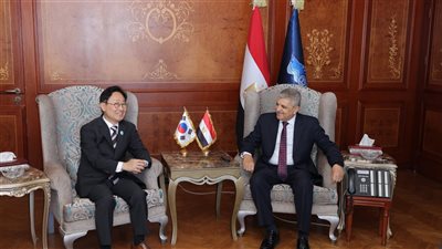 أسامة ربيع: التوافق على مشروعات مشتركة بين هيئة القناة والترسانات الكبرى بكوريا الجنوبية 