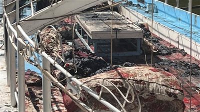 المعاينة تكشف تفاصيل حريق مركب نيلي أسفل كوبري عباس بالمنيل (صور)