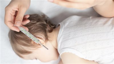 مخاطر التشنجات الحرارية لدى الأطفال وطرق التعامل معها