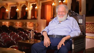 يحيى الفخراني يغيب عن تكريمه بالجامعة البريطانية بسبب 