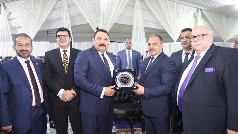  محافظ الشرقية يكرم