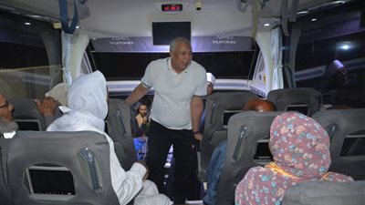 الزملوط يودع المعلمين وأولياء أمور أوائل الشهادات الفائزين برحلات العمرة 