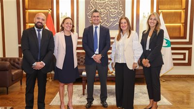 رئيس البريد تبحث مع ممثلي 