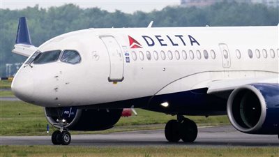 تصادم طائرتين فى مطار بنيويورك