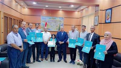 وكيل التعليم بالفيوم يكرم الأولى على الجمهورية بالمشروع الوطني للقراءة