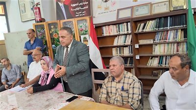 مدير تعليم سنورس بالفيوم يحذر من استخدام أسوار المدارس في الدعاية