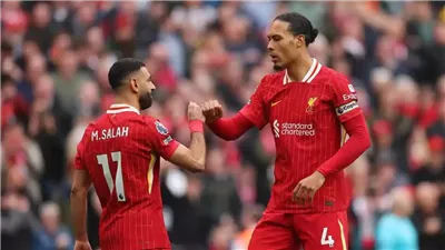 تقارير عالمية: ليفربول أخطأ بتجديد عقدي محمد صلاح وفان دايك