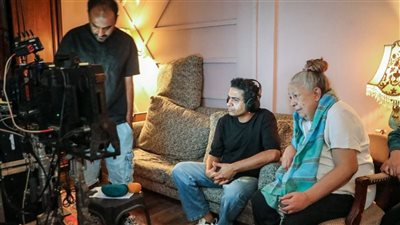 ظهور مميز لـ سمية الألفي داخل كواليس فيلم “سفاح التجمع” بطولة نجلها أحمد الفيشاوي